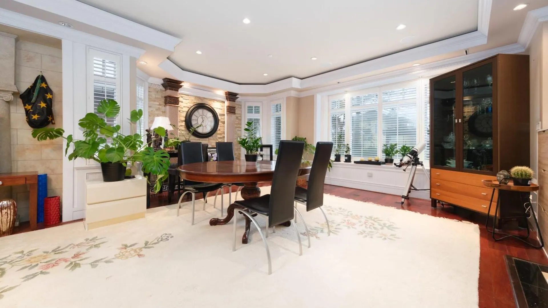 Luxurious 8-Bedroom Villa In Central Vancouver Canada
