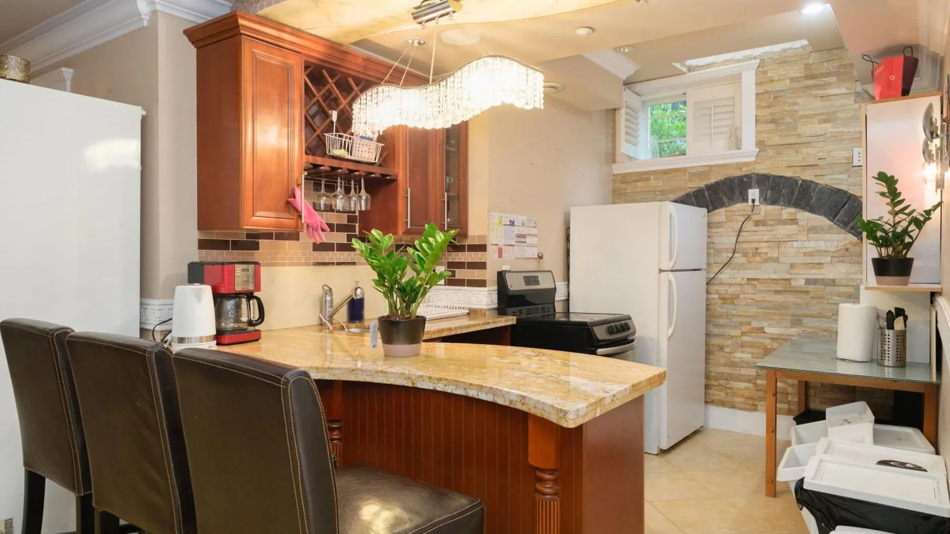 Luxurious 8-Bedroom Villa In Central Vancouver