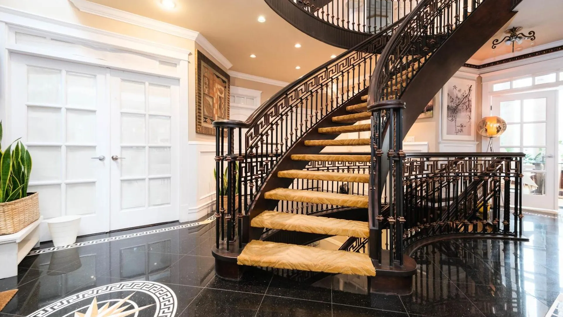 Luxurious 8-Bedroom Villa In Central Vancouver 0*,  Canada